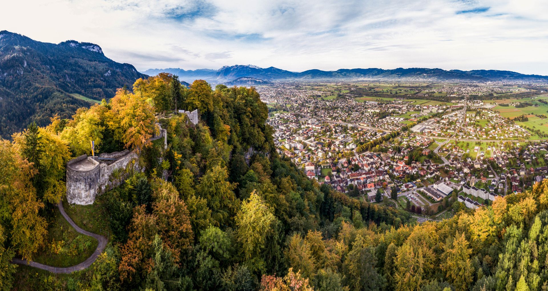 Ruine Alt-Ems und Blick über Hohenems Ruine Alt-Ems und Blick über Hohenems
