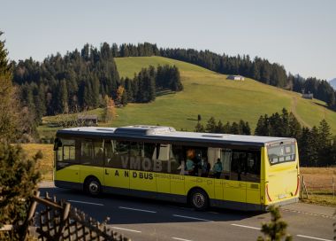 Mit Bus und Bahn zum Wanderweg Mit Bus und Bahn zum Wanderweg