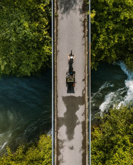 Radweg Ach, Rad mit Kiki © Jessica Lerchenmüller, Bodensee-Vorarlberg Tourismus