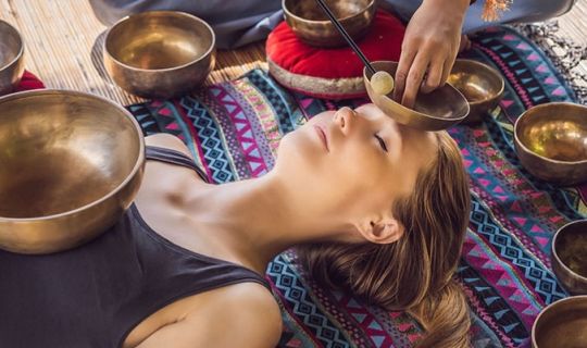 Klangschalenmassage_Kornelia_Ruemmele-Gstrein.jpeg Klangschalenmassage_Kornelia_Ruemmele-Gstrein.jpeg