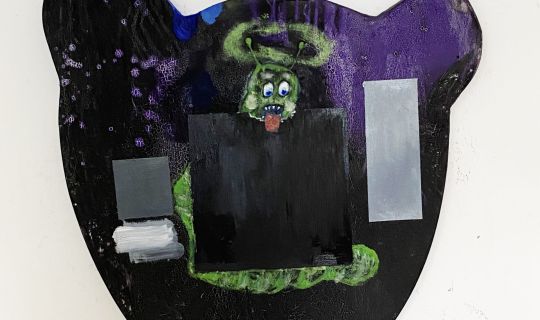 Franz Amann, âcat and worm 1â, 2024, Ãl auf Shaped Canvas, 88 x 74 x 5 cm, Foto: Franz Amann