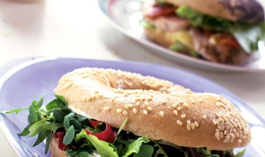Viertel und Bagel.jpg Viertel und Bagel.jpg