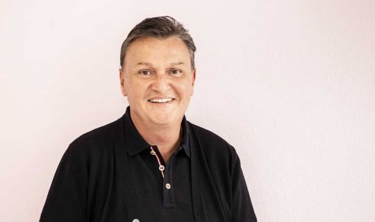 Portraitfoto_Dr_Loacker.jpg
