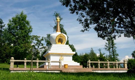 Friedensstupa des buddhistischen Kloster Letzehof Friedensstupa des buddhistischen Kloster Letzehof