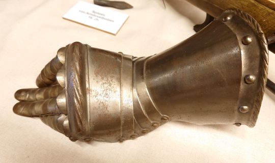 2025 SB Fehdehandschuh_Schattenburgmuseum__c__Michaela_DoppelbauerDSC_3873.JPG 2025 SB Fehdehandschuh_Schattenburgmuseum__c__Michaela_DoppelbauerDSC_3873.JPG