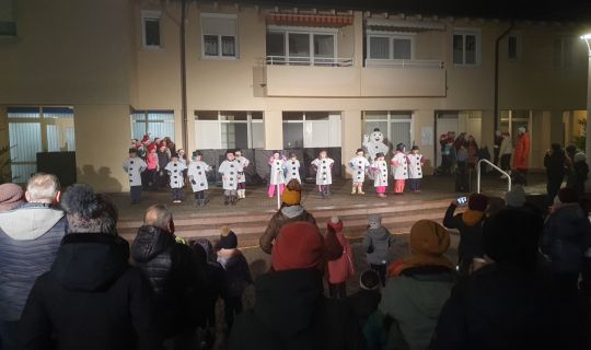 Kinder des AST Walgau begeistern mit ihrem Auftritt.