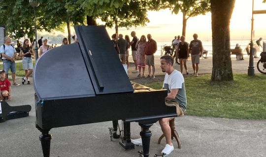 Open Piano in Bregenz 1 (Nico Schwendinger).jpg Open Piano in Bregenz 1 (Nico Schwendinger).jpg