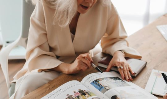 Englich_fuer_Senioren_Basis_Penelope_pexels-polina-tankilevitch-6929220 (2).jpg