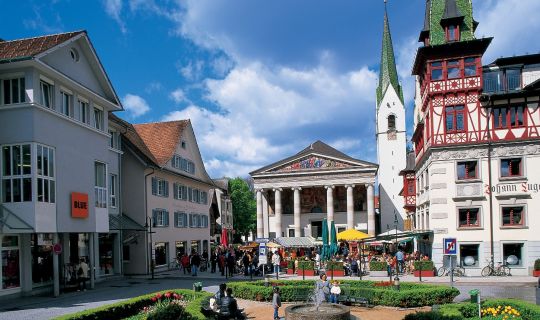 Dietmar Denger - Vorarlberg Tourismus Kirche St. Martin Dornbirn und Marktplatz