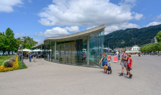 Hafen Bregenz, Gebäude "Die Welle" mit Ticketbüro der Vorarlberg Lines Hafen Bregenz, Gebäude "Die Welle" mit Ticketbüro der Vorarlberg Lines