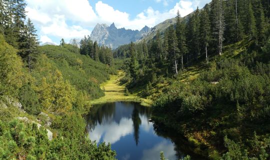 Schwarzsee, im Hintergrund der Patteriol