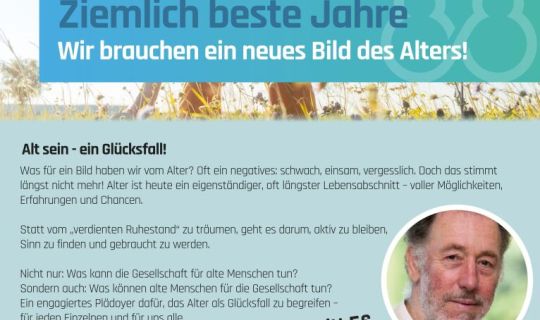 eine Person, die ein Kind auf dem RÃ¼cken trÃ¤gt