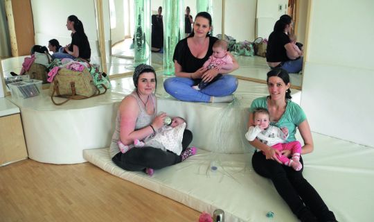 Kontakte knüpfen und sich austauschen beim Babytreff Kontakte knüpfen und sich austauschen beim Babytreff