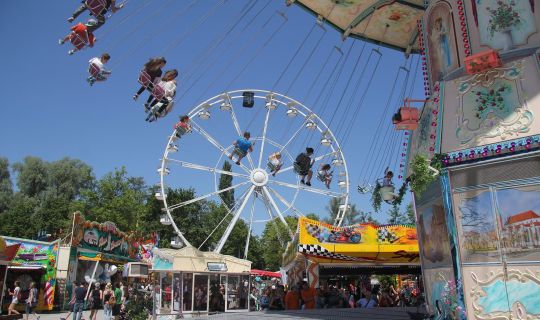 fruehlingsfest-bregenz-riesen-karussel.jpg fruehlingsfest-bregenz-riesen-karussel.jpg