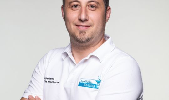 Eine Person mit verschrÃ¤nkten Armen