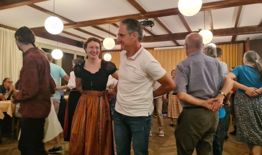 Volkstanz_im_Gasthaus_-_Trachtengruppe_Feldkirch.jpeg Volkstanz_im_Gasthaus_-_Trachtengruppe_Feldkirch.jpeg