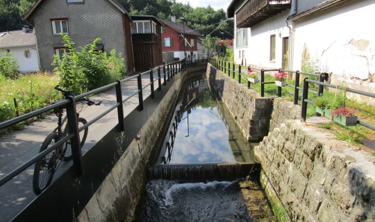 Erich Zucalli - www.guideservice.at Die Nafla von Tufers kommend in ihrem engen Korsett, die in der Vergangenheit Mühlen angetrieben hat.