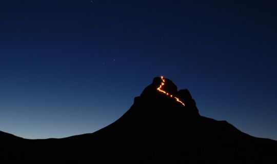 Höhenfeuer auf der Mittagspitze Höhenfeuer auf der Mittagspitze