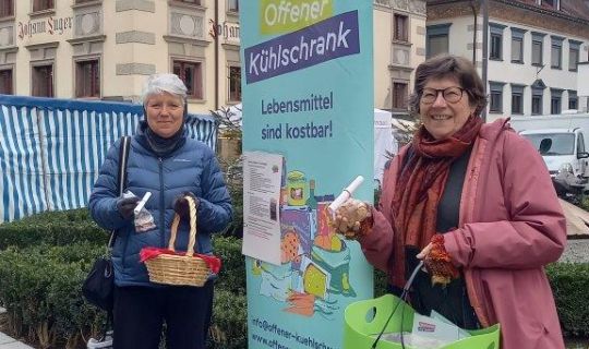 Brotchips und Einkaufstippsverteilung.jpg Brotchips und Einkaufstippsverteilung.jpg
