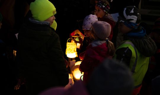 Laternenwanderung 2022 Weihnachtsmarkt Feldkirch (c) Fabian Moritsch Stadtmarketing und Tourismus Feldkirch (c) Fabian Moritsch - Stadtmarketing und Tourismus Feldkirch GmbH.jpg Laternenwanderung 2022 Weihnachtsmarkt Feldkirch (c) Fabian Moritsch Stadtmarketing und Tourismus Feldkirch (c) Fabian Moritsch - Stadtmarketing und Tourismus Feldkirch GmbH.jpg