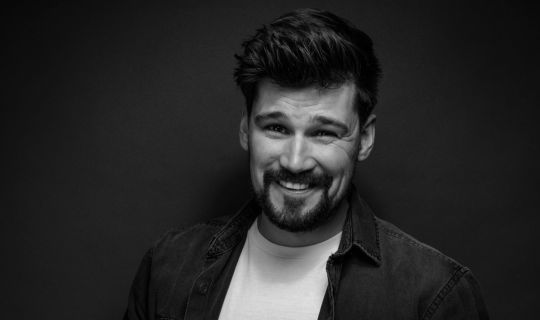 pressefoto_maxbeier-sw.jpg pressefoto_maxbeier-sw.jpg