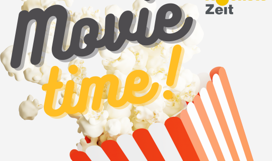 Popcorn in einem gestreiften BehÃ¤lter