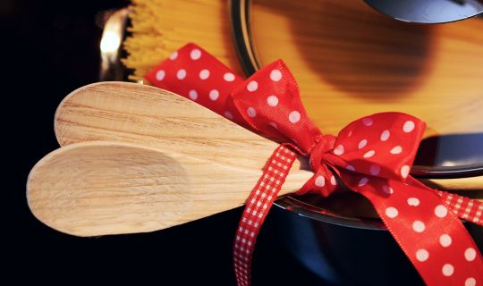 2026_MZ_GruÃ aus der KÃ¼che_congerdesign-wooden-spoon-544230.jpg
