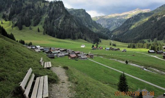 Blick auf den Nenzinger Himmel beim Aufstieg zur Setschalpe Blick auf den Nenzinger Himmel beim Aufstieg zur Setschalpe