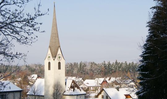 Pfarrkirche Unsere Liebe Frau Mariä Heimsuchung mit Friedhof Pfarrkirche Unsere Liebe Frau Mariä Heimsuchung mit Friedhof