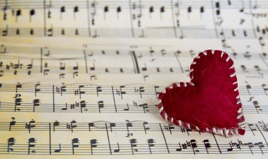 Muttertagskonzert, Herz, Noten 2025 Musikschule Muttertag 99182997_Musikliebe_aytuncoylum-Fotolia.jpg