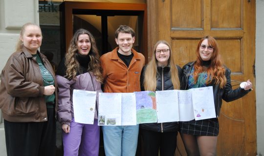 2025 saumarkt Kulturprojektgruppe2_100Texte.JPG 2025 saumarkt Kulturprojektgruppe2_100Texte.JPG