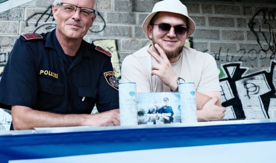 Cop und Che (c) Edith Meinhart 2025_Südwind_Cop und C he_c_Edith_Meinhart.JPG