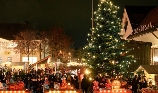 Luschnouar Chrischtkendlimarkt@Miro Kuzmanovic Luschnouar Chrischtkendlimarkt@Miro Kuzmanovic