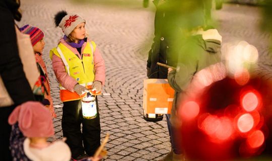 Laternenwanderung_Weihnachtsstadt_Stadtmarketing-Feldkirch.jpg