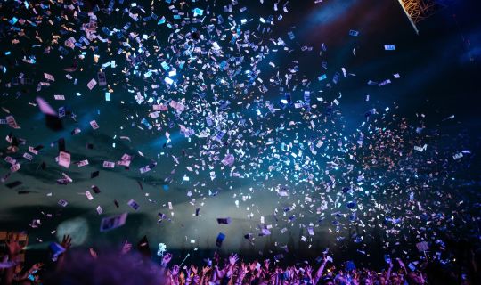 2026_zwischentoene_stocksnap-confetti-2571539.jpg