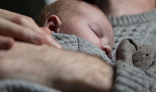 Baby- und Kinderschlaf 2026_familientankstelle_Baby Kinderschlaf.jpeg