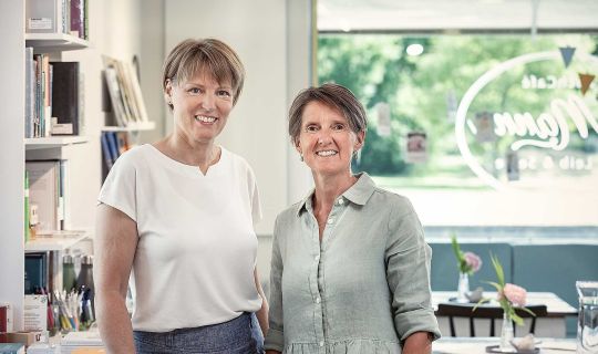 Manna Buchcafe, Alexandra und Marina Manna Buchcafe, Alexandra und Marina