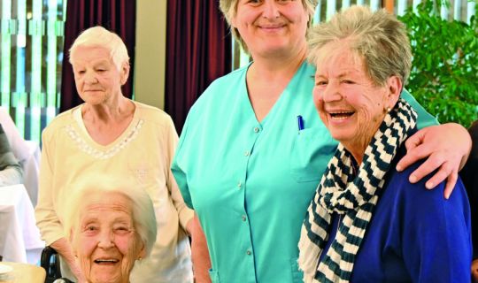 Bewohnerinnen und Personal der Senioren-Betreuung Nenzing