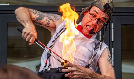 Zauberfuzzi Weihnachtsstadt Gauklerfestival 2023.jpg