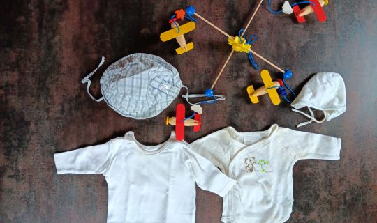 Kinderkleidung und Spielzeug Kinderkleidung und Spielzeug