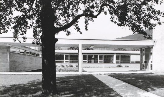Karl Sillaber und C4_Foto C4 Architekten, Volksschule Nüziders, 1963.jpg Karl Sillaber und C4_Foto C4 Architekten, Volksschule Nüziders, 1963.jpg
