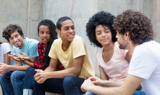 Sprachtreff, Naflahus (c)_AdobeStock_Daniel Ernst 2023 Sprachtreff Menschengruppe (c)_AdobeStock_Daniel Ernst.jpeg