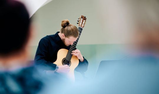 KAM_Mai_26_Guitaromanie__c_Victor_Marin.jpg KAM_Mai_26_Guitaromanie__c_Victor_Marin.jpg