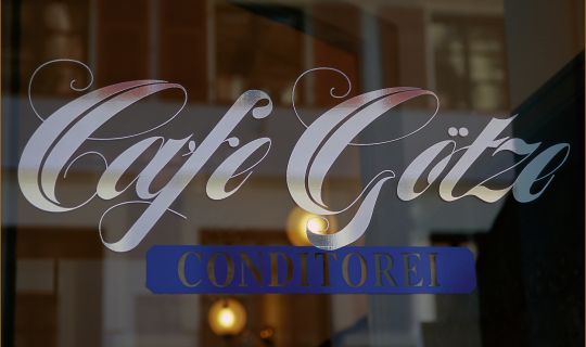 Schild (c) Café Conditorei Götze Cafe Götze Schild (c) Café Conditorei Götze Cafe Götze
