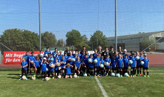 Unsre Fussballcamp findet wie gehabt in der zweiten Ferienwoche statt. Unsre Fussballcamp findet wie gehabt in der zweiten Ferienwoche statt.
