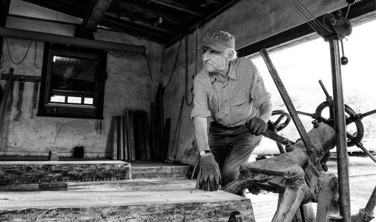 Menschen bei der Arbeit Menschen bei der Arbeit