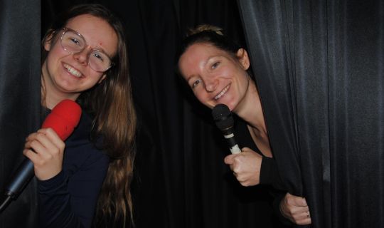 micdrop - U20 Poetry Slam Christine_u_Tina4.jpg