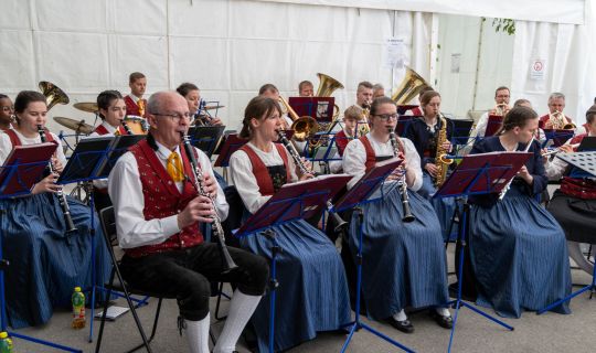 Die Bürgermusik Nenzing spielt gerne am FuÃe der Himmel-Chalets Die Bürgermusik Nenzing spielt gerne am FuÃe der Himmel-Chalets
