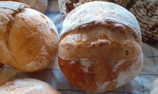 Eine Gruppe von Brotlaiben