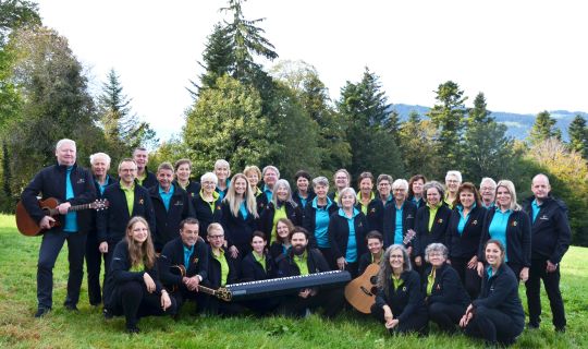 Gruppenfoto02.jpg Gruppenfoto02.jpg